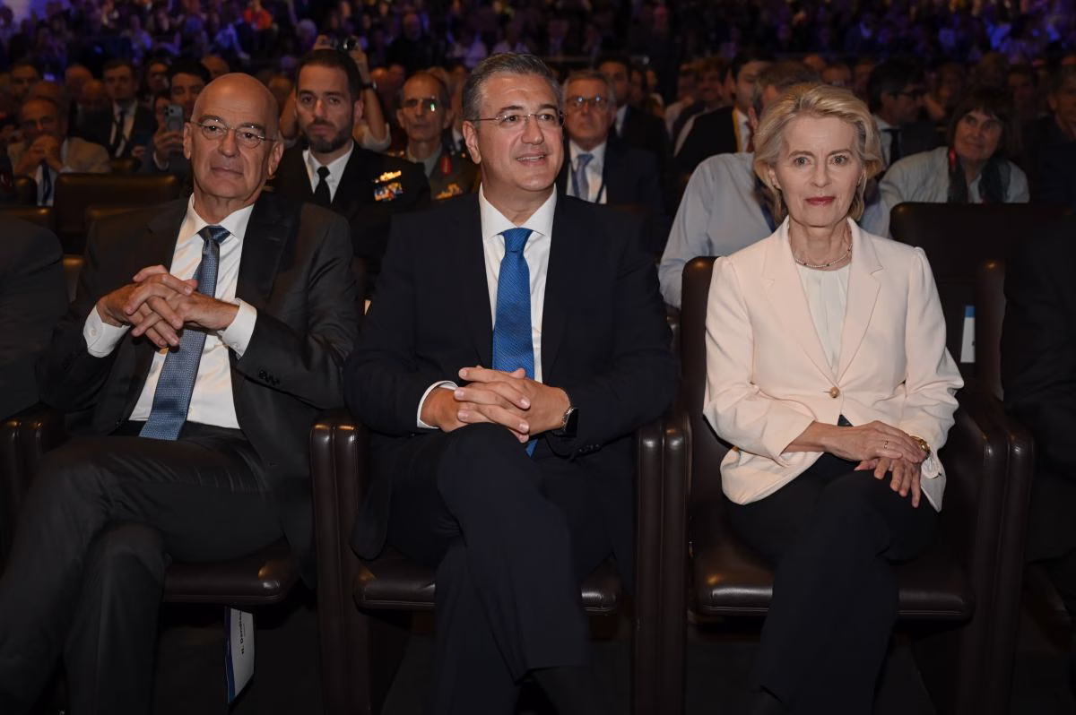 Δένδιας: Πρόταση για ελληνικό αμυντικό διάδρομο και αιχμές για την ευρωπαϊκή διοίκηση