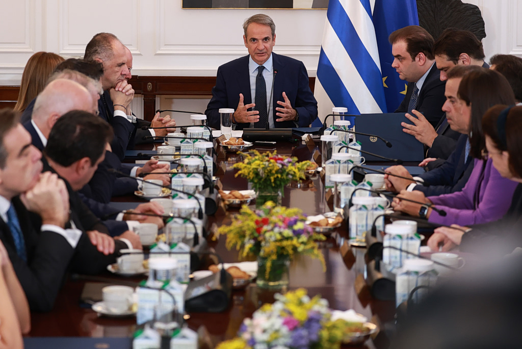 Κυριάκος Μητσοτάκης: Διόρθωση πορείας με το βλέμμα στην κάλπη – Ο διπλός στόχος | Επικαιρότητα στο LivePress.gr