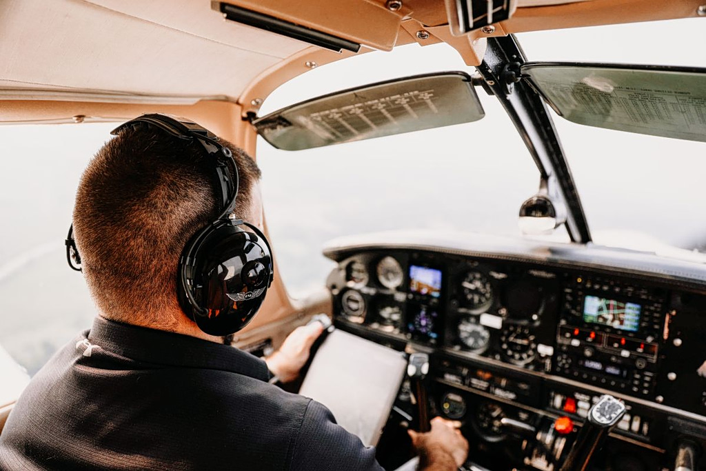 Flydubai: Πρέπει να κλειδώνουν οι πόρτες στο κόκπιτ; | Επικαιρότητα στο PlusTV.gr