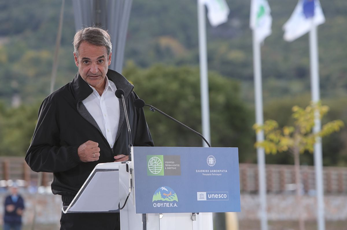 Η απάντηση Μητσοτάκη σε Ανδρουλάκη για τα γαλάζια γράμματα - Η αναφορά στον Κ. Καραμανλή
