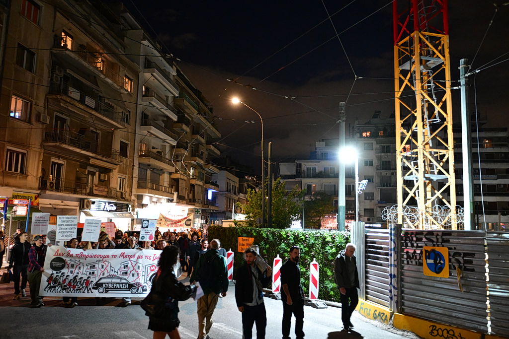 Μεγάλη πορεία στην Κυψέλη για τα έργα του Μετρό – «Όχι στον τρομοπόντικα, πλήρης αποκατάσταση»