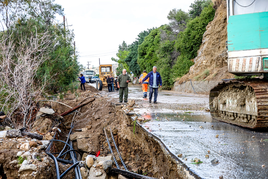 Η Κρήτη μετρά τις πληγές της από την κακοκαιρία – Κατεστραμμένοι δρόμοι και καλλιέργειες | Επικαιρότητα στο LivePress.gr