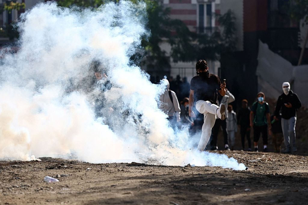 Γαλλία: Ακρωτηριάστηκε 15χρονος μαθητής από χειροβομβίδα κρότου λάμψης σε διαδήλωση | Επικαιρότητα στο LivePress.gr