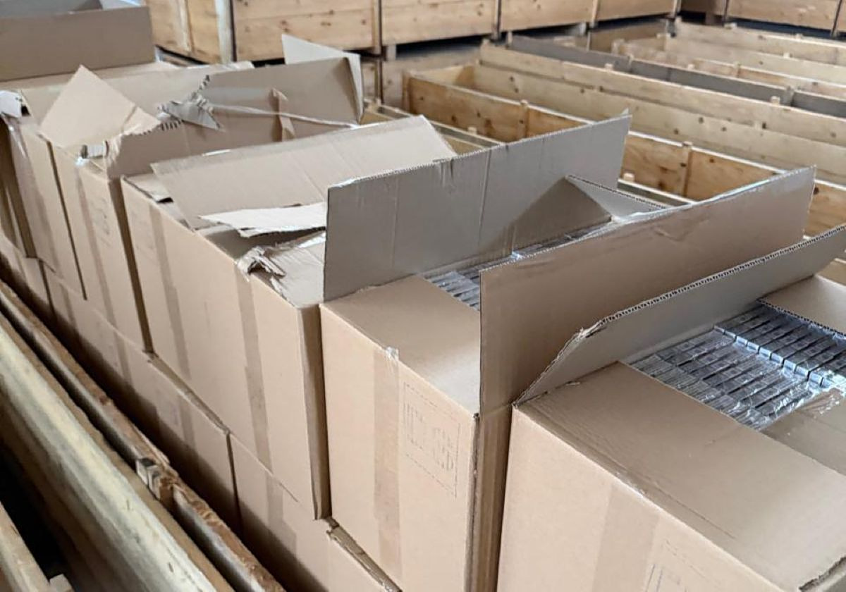 Κατασχέθηκαν 7,4 εκατ. λαθραία τσιγάρα κρυμμένα μέσα σε φέρετρα