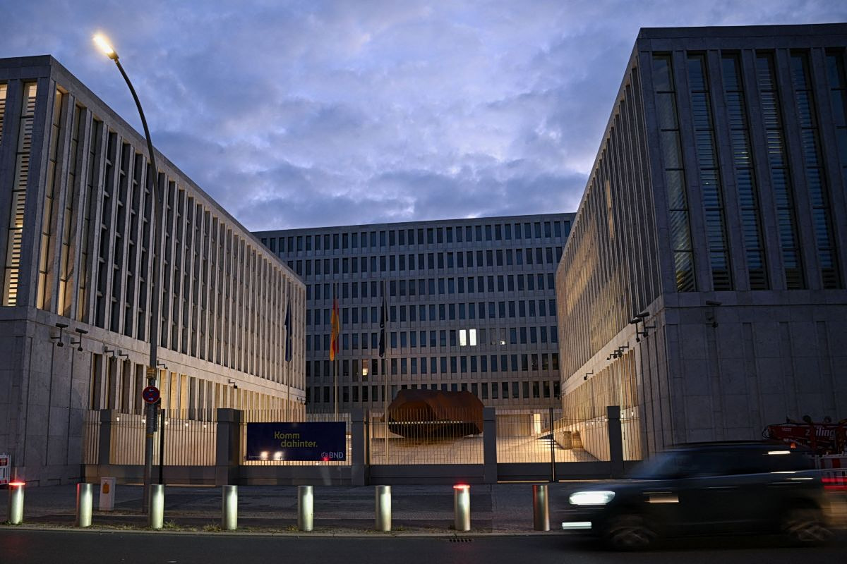Σκάνδαλο στην BND: Τα απόρρητα έγγραφα, οι ξένες υπηρεσίες και το μυστήριο με το Αζερμπαϊτζάν