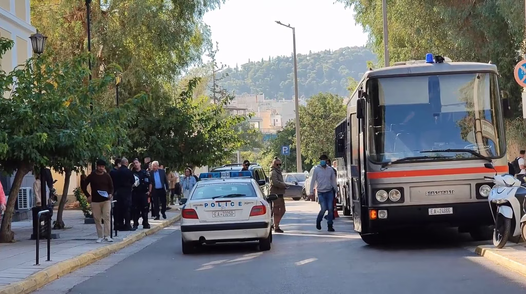 Στον εισαγγελέα ο Φίλιππος Καμπούρης για την απάτη στον e-ΕΦΚΑ – Τα περί σκευωρίας | Επικαιρότητα στο LivePress.gr