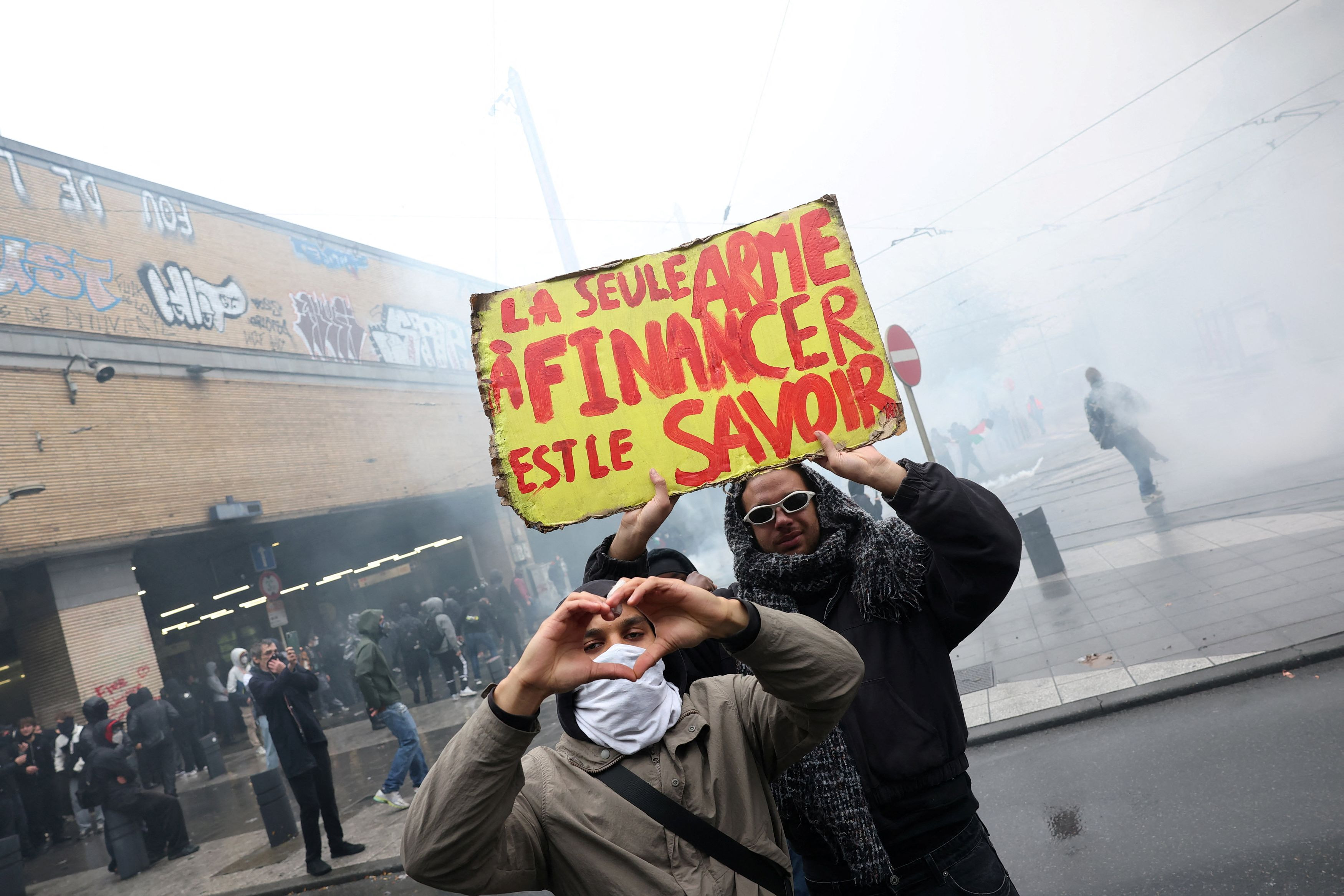 Απαγόρευση συγκεντρώσεων άνω των τριών ατόμων στη Λιέγη – Επεισόδια στις Βρυξέλλες