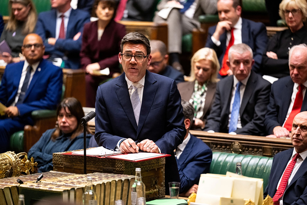 Βρετανία: Στο στόχαστρο ο Άντι Μπέρναμ για τις σχέσεις του με τη Μάντσεστερ Σίτι | Επικαιρότητα στο LivePress.gr