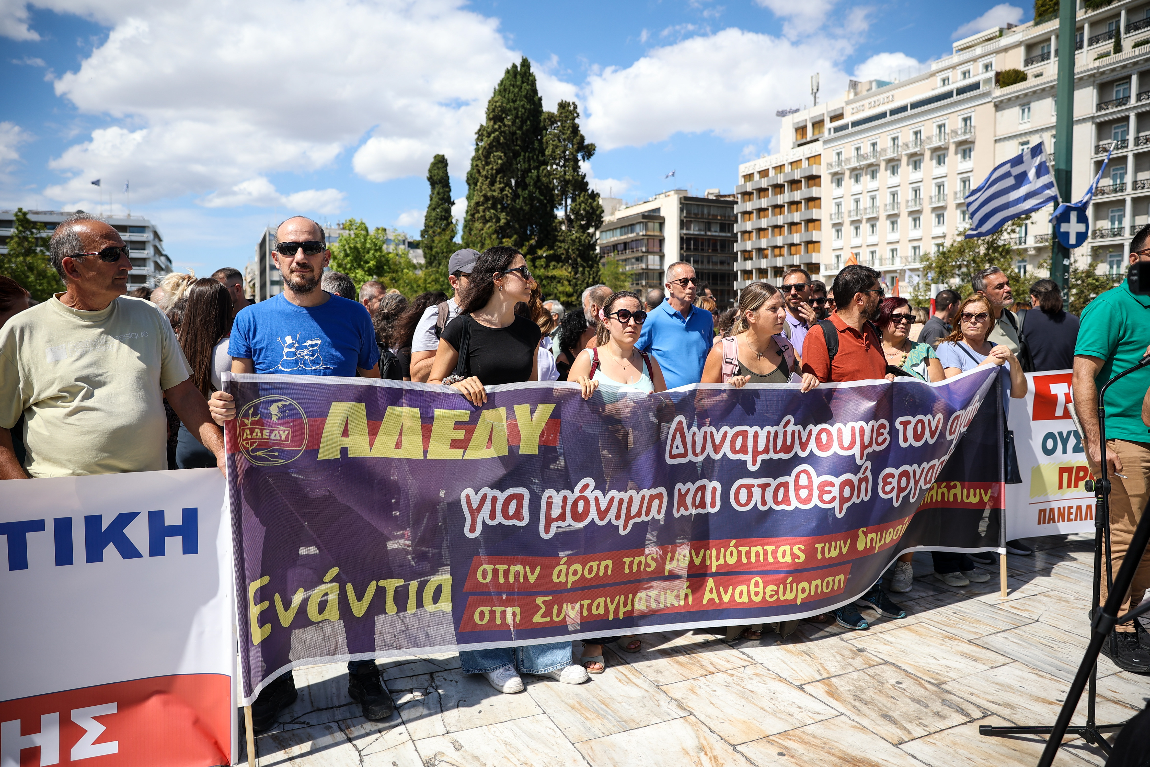 Πότε θα παγώσει το δημόσιο;  24ωρη πανελλαδική απεργία αποφάσισε η ΑΔΕΔΥ