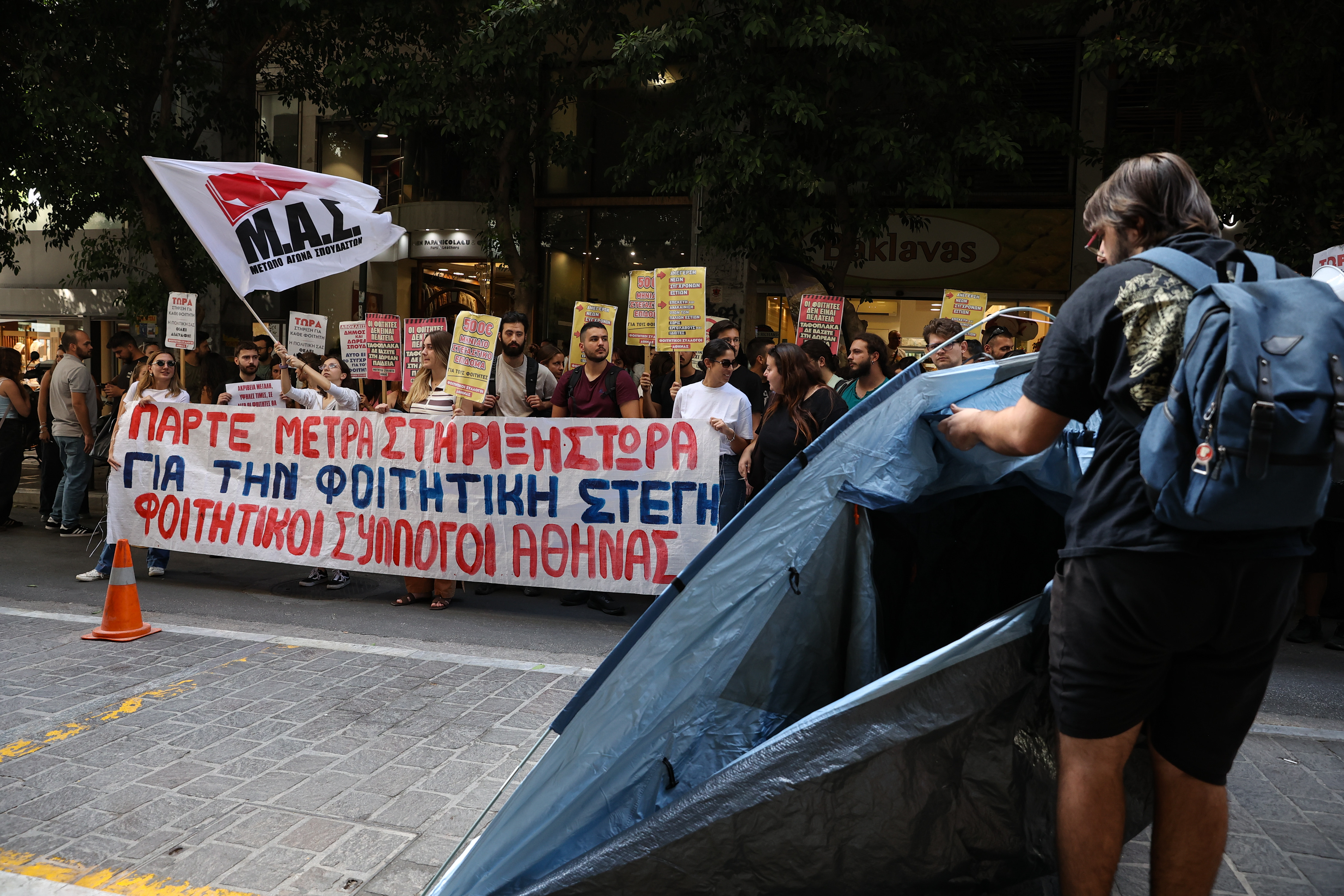 «Πνιγμένοι» στα ενοίκια και την ακρίβεια: Γιατί και πότε κατεβαίνουν στους δρόμους φοιτητές και δάσκαλοι