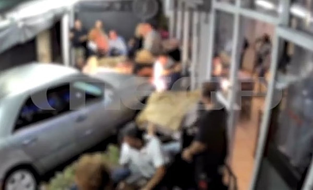 Βίντεο ντοκουμέντο από την εισβολή ΙΧ σε ταβέρνα - «Ευτυχώς δεν είχαμε νεκρούς»