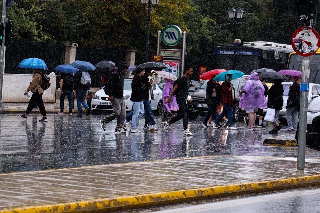 Κακοκαιρία: Στο έλεος των ισχυρών φαινομένων η χώρα – Προβλήματα και στην Αττική | Επικαιρότητα στο LivePress.gr