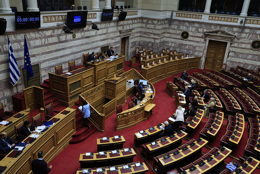 Βουλή: Σκληρή κόντρα για την καρατόμηση Γκίλφοϊλ – Τι απαντά η κυβέρνηση | Επικαιρότητα στο LivePress.gr