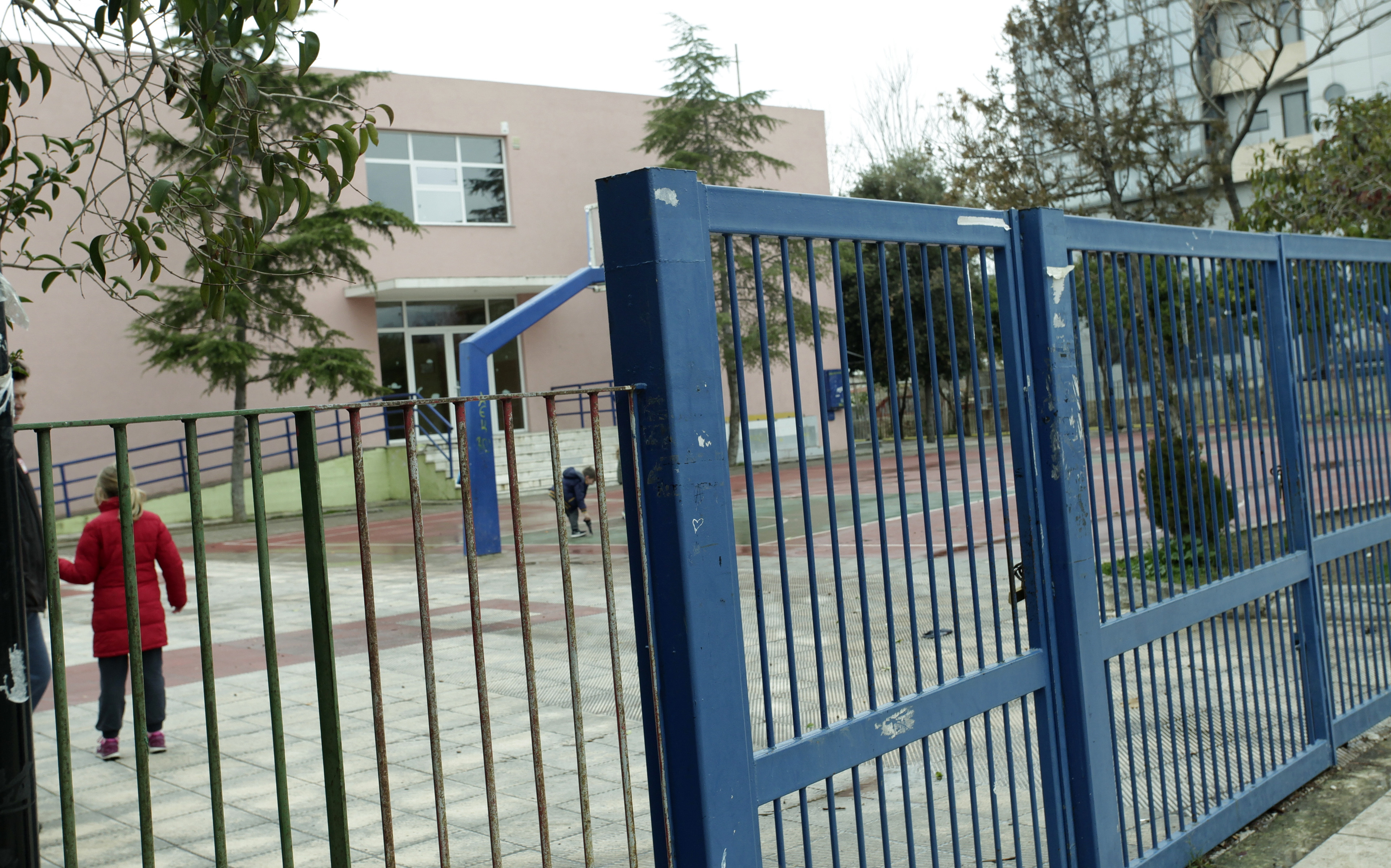 Μαχαίρωσαν μαθητή εσπερινού σχολείου - Τον κυνήγησαν αιμόφυρτο μέχρι το προαύλιο