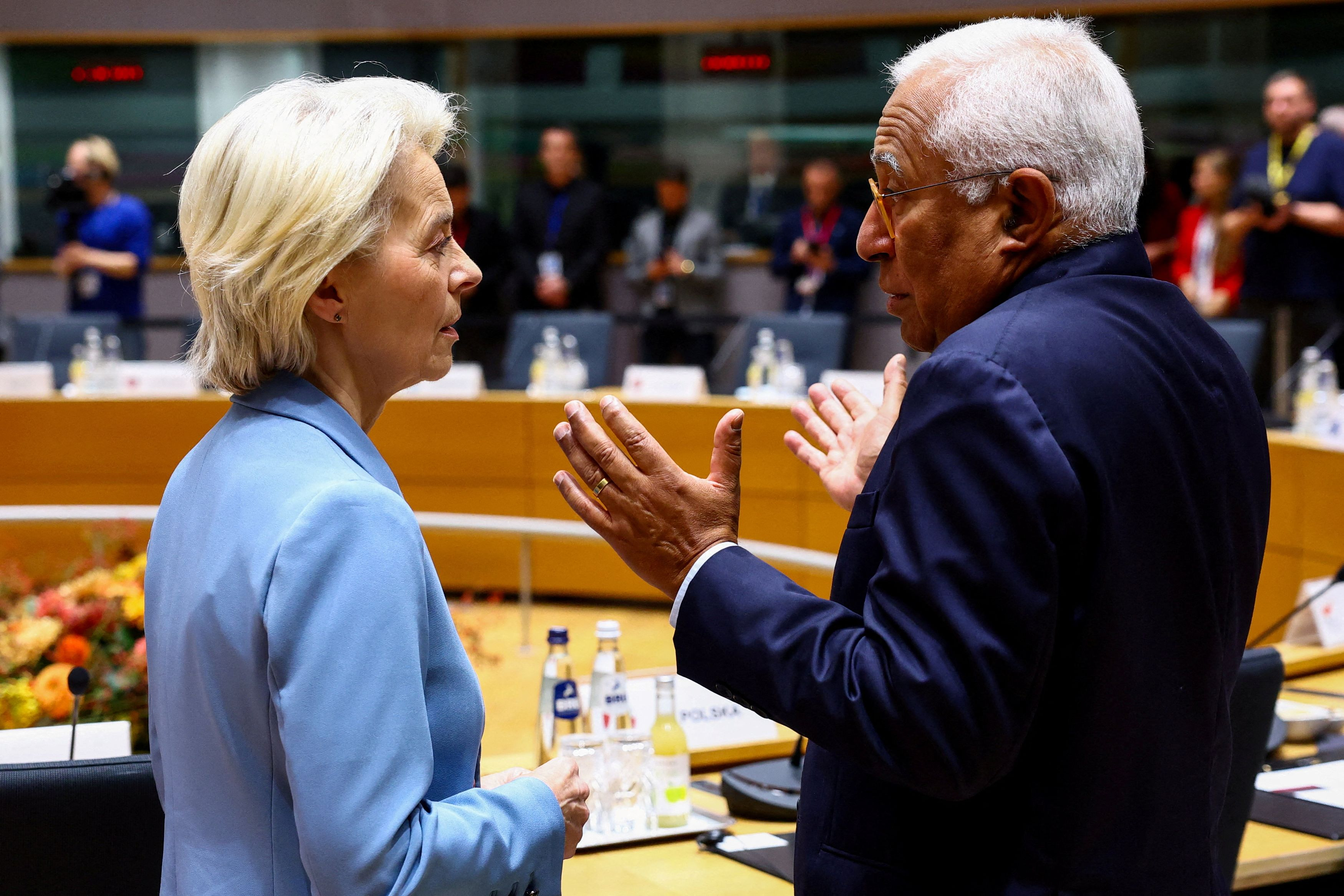 Σύνοδος Κορυφής: Το διπλό αδιέξοδο, οι νέοι φόροι και το ραντεβού του Νοεμβρίου