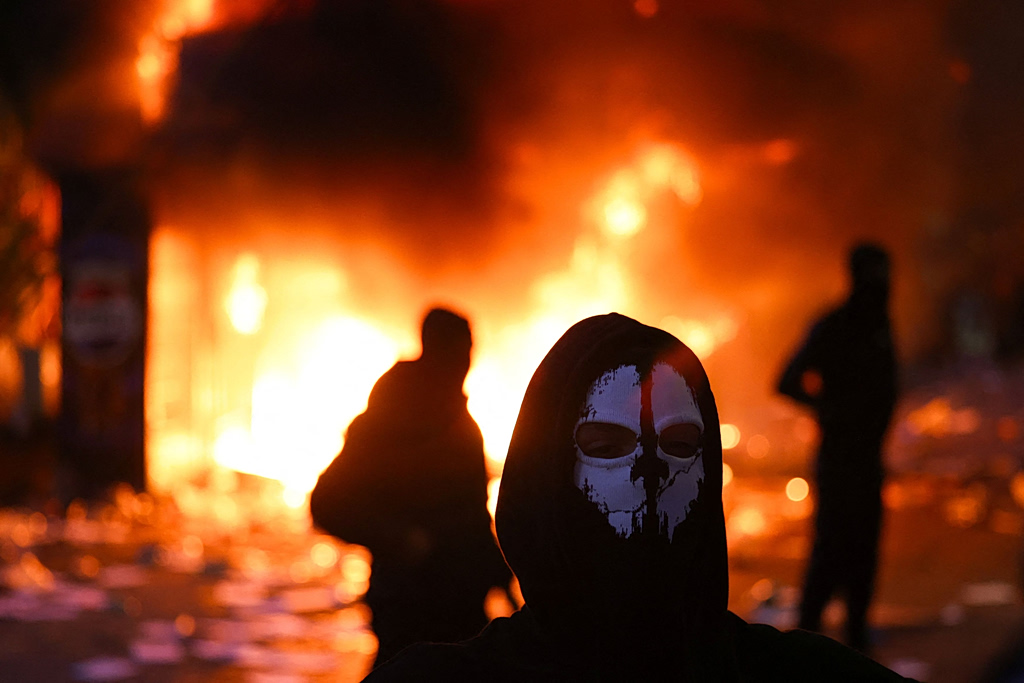 Αλβανία: Τρίτη μέρα επεισοδίων στα Τίρανα – Δεκάδες συλλήψεις και τραυματίες | Επικαιρότητα στο LivePress.gr