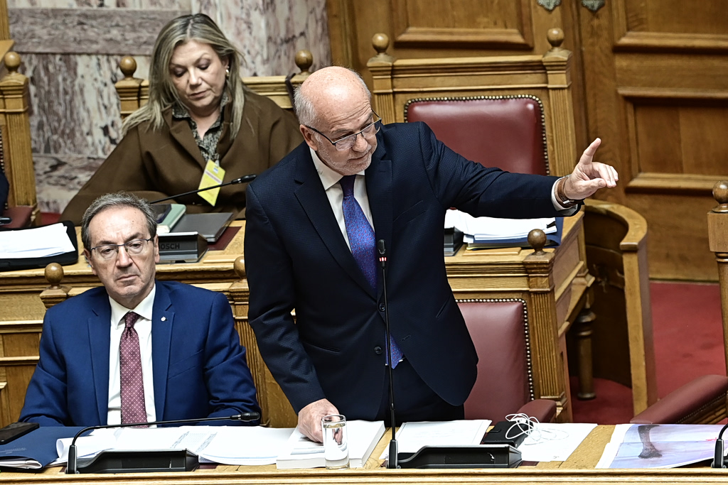 Τέμπη: Σκληρή κόντρα Φλωρίδη – Βελόπουλου στη Βουλή για τα οστά και τα ευρήματα | Επικαιρότητα στο LivePress.gr