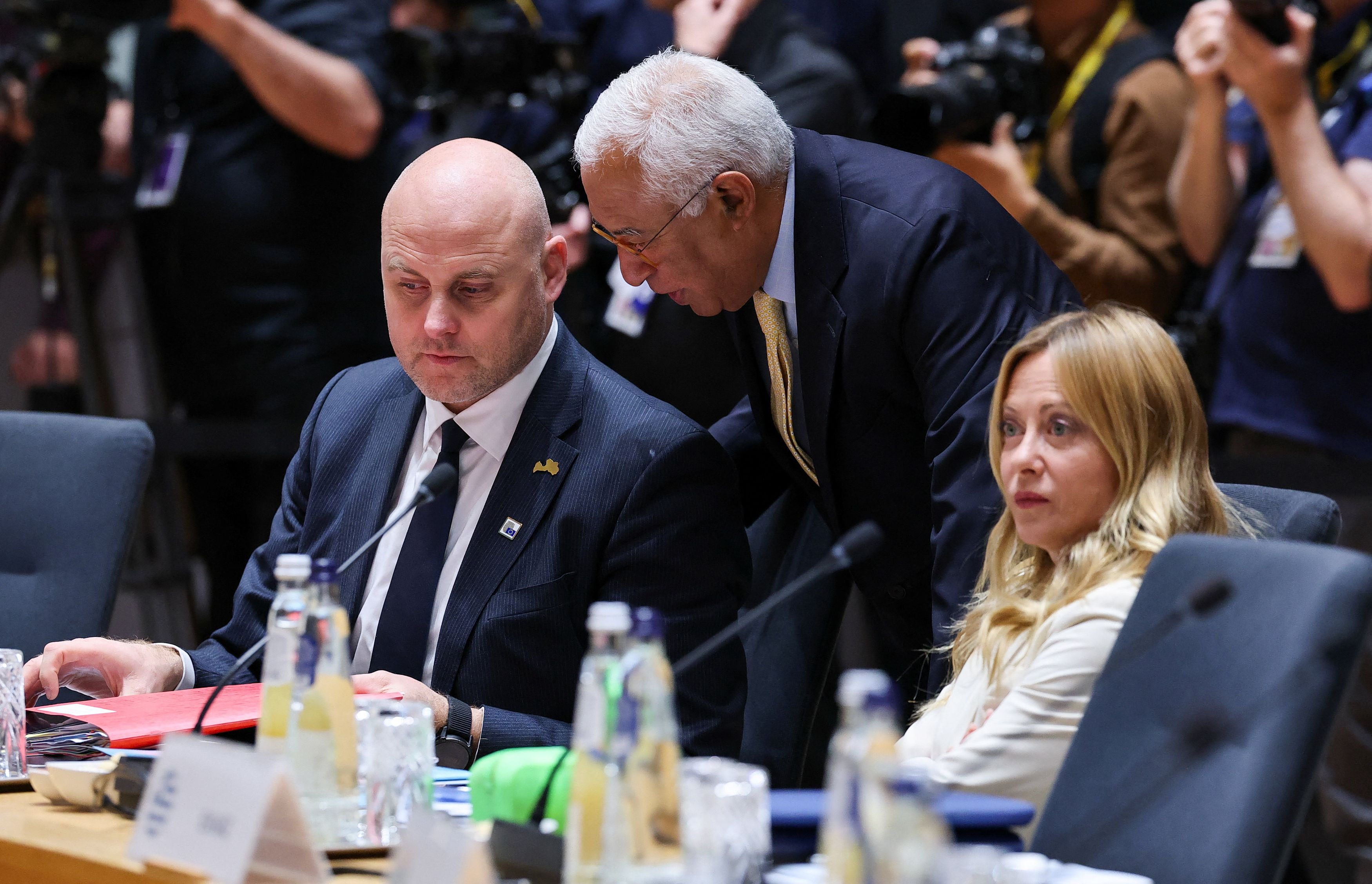 «Έχασε τον έλεγχο»: Γιατί οι ευρωπαίοι ηγέτες ξέσπασαν κατά του Κόστα μετά από 14 ώρες διαπραγματεύσεων