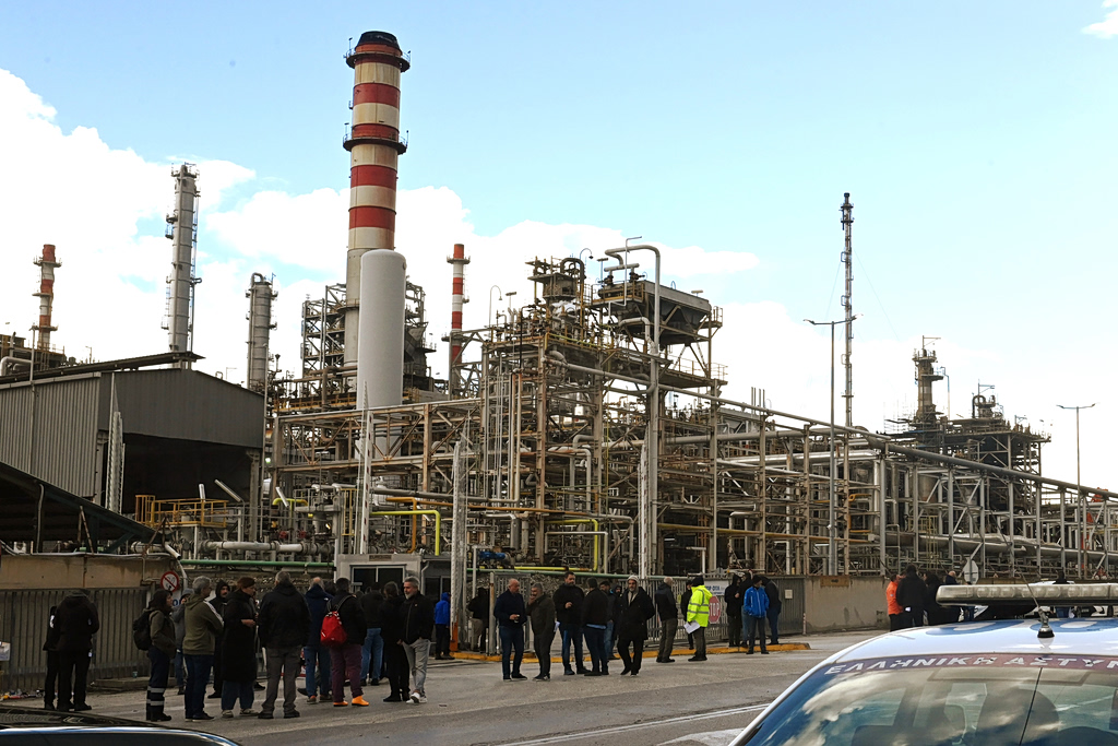 Motor Oil: Νέα έκρηξη στους Αγίους Θεοδώρους – Τέσσερις τραυματίες, δύο σοβαρά | Επικαιρότητα στο LivePress.gr