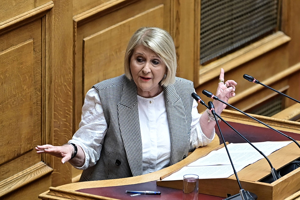 Όταν η …άτεγκτη Σοφία «προσγείωσε» τον Άκη | Επικαιρότητα στο LivePress.gr