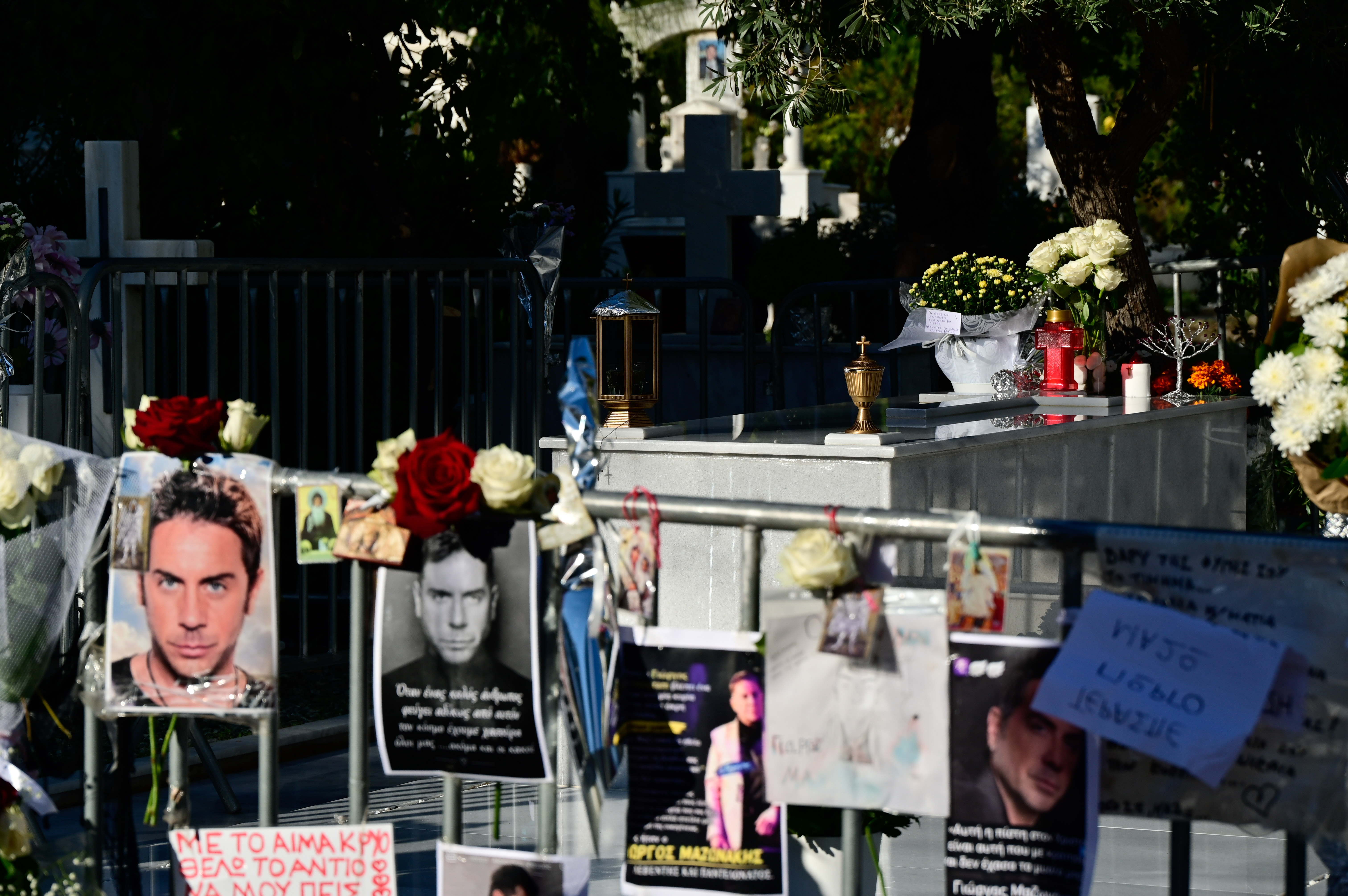 Συγκίνηση στη Νίκαια για τον «Μαζώ» - Πλήθος επωνύμων, τραγική φιγούρα η μητέρα του