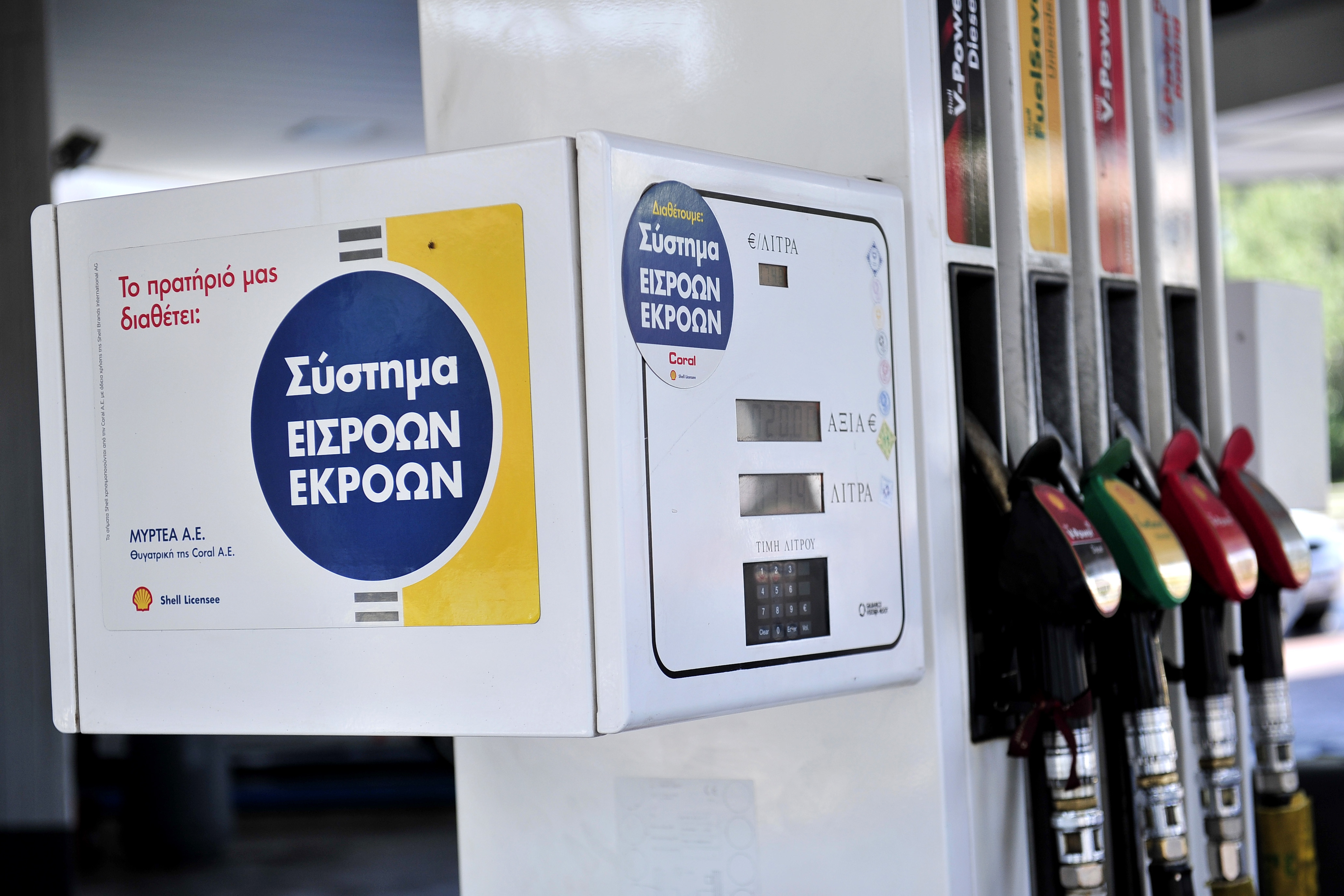 Η παγίδα των υψηλών τιμών στα καύσιμα: «Βουτιά» στην κατανάλωση και «τρύπα» στα κρατικά έσοδα