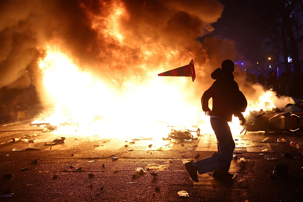 Μπορεί το κύμα οργής στην Ευρώπη να ρίξει κυβερνήσεις; Από τα σχολεία του Παρισιού στις κάλπες της Μαδρίτης