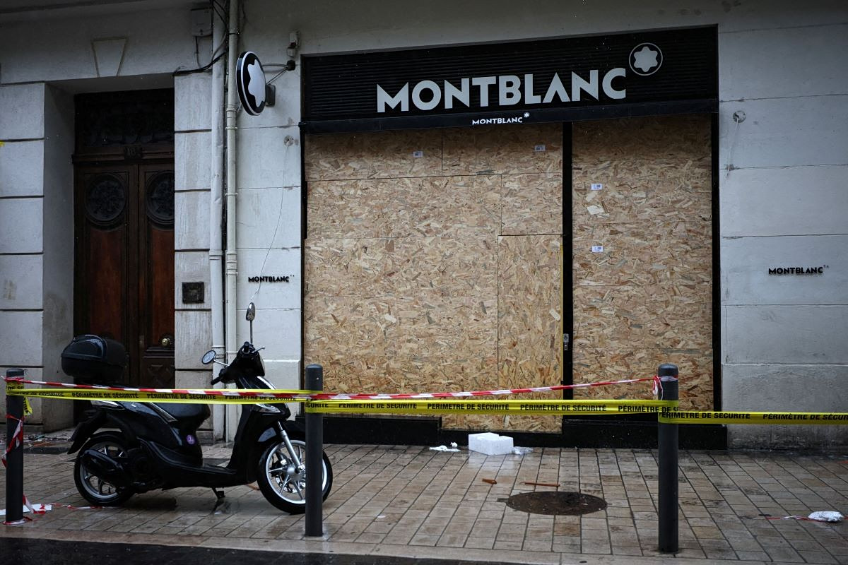 Αυστηρά μέτρα Λεκορνί - Στα άκρα η σύγκρουση με την Αριστερά, δεν υποχωρούν οι μαθητές