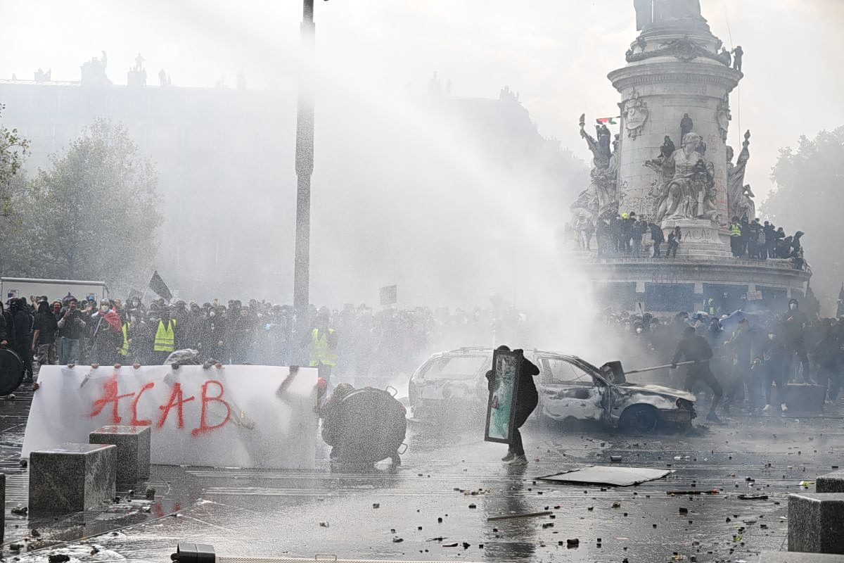 Η κοινωνική οργή πυροδοτεί πολιτική κρίση στη Γαλλία - Ποιος φταίει;