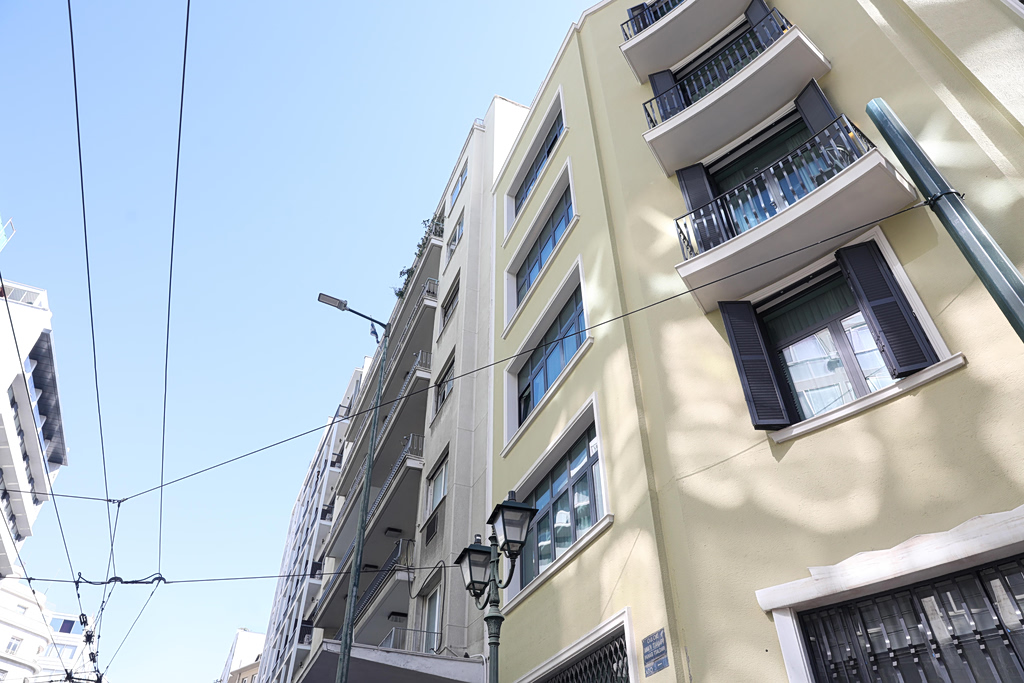 Ομόνοια: Ατομο έπεσε στο κενό από παράθυρο ξενοδοχείου | Επικαιρότητα στο LivePress.gr