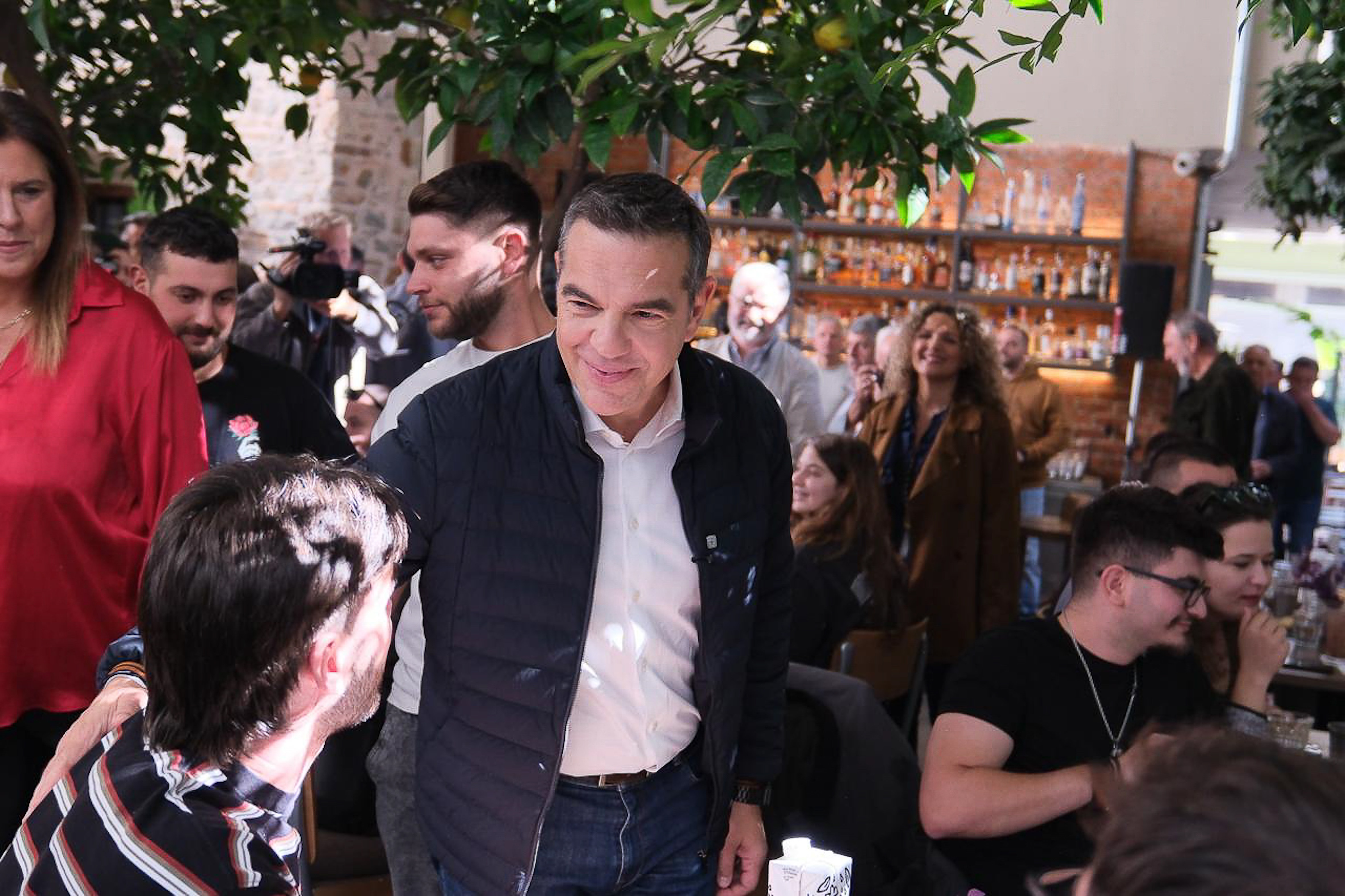 Αλ. Τσίπρας: Από τα τσιπουράδικα του Βόλου στις νέες μεταγραφές της ΕΛ.Α.Σ - Το διπλό στοίχημα