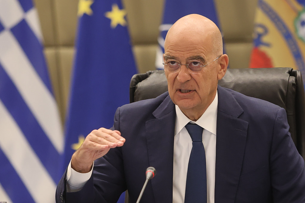 Ο Δένδιας αλλάζει ξανά τις Ένοπλες Δυνάμεις: Ανατροπές σε στρατό και στελέχη, σχέδιο μαμούθ για 530 εκατ.