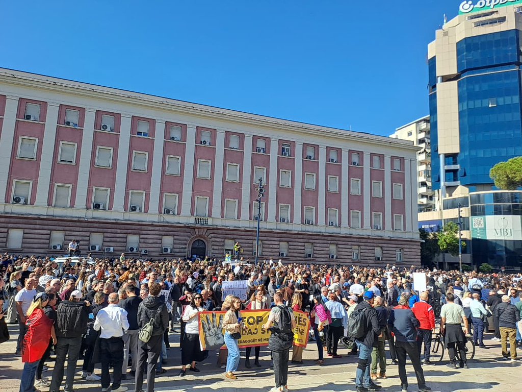 Τίρανα: 8η ημέρα αντικυβερνητικών διαδηλώσεων με μαθητές και φοιτητές στην εμπροσθοφυλακή | Επικαιρότητα στο LivePress.gr