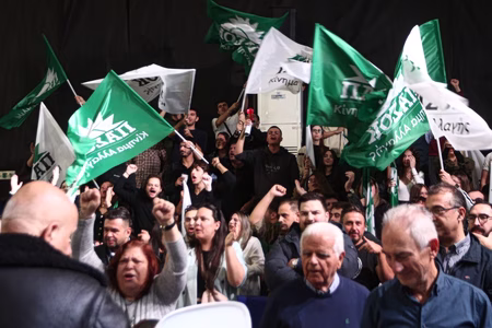 ΠαΣοΚ: Τα μηνύματα των δημοσκοπήσεων και οι νέες προσχωρήσεις