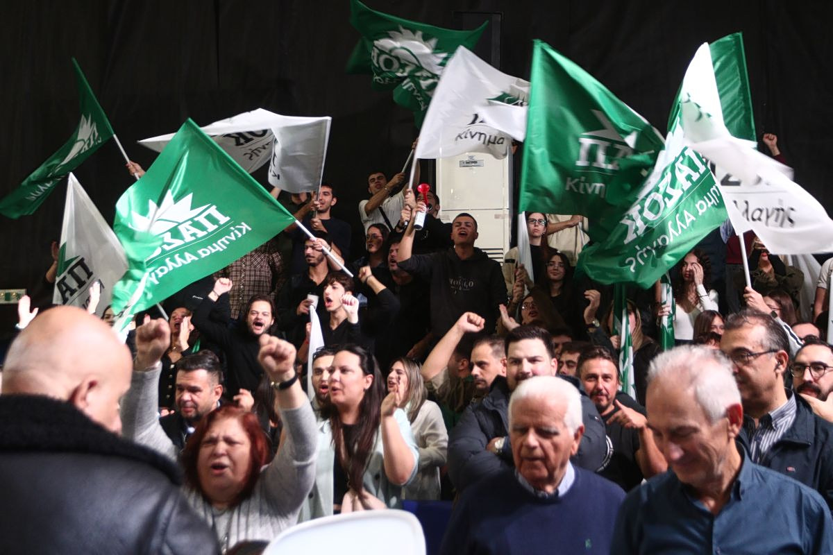 ΠαΣοΚ: Τα μηνύματα των γκάλοπ και οι νέες προσχωρήσεις
