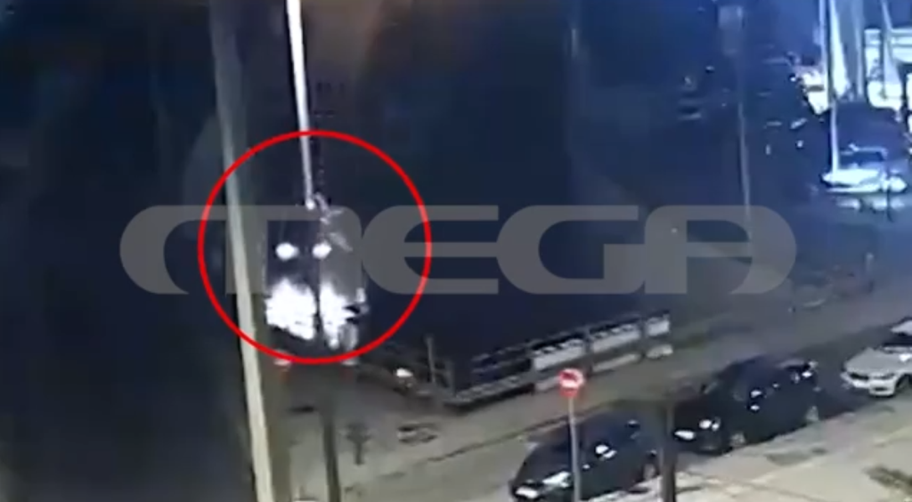 Καλλιθέα: Σοκαριστικό βίντεο από το τροχαίο με μηχανή – Σοβαρά τραυματισμένη 27χρονη | Επικαιρότητα στο LivePress.gr
