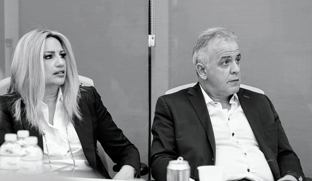 Η Γεννηματά πίσω από τη Φώφη | Επικαιρότητα στο LivePress.gr