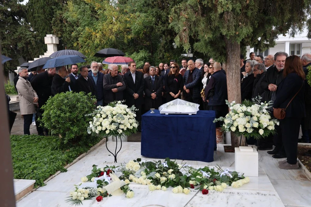 Συγκίνηση στο μνημόσυνο της Φώφης Γεννηματά | Επικαιρότητα στο LivePress.gr