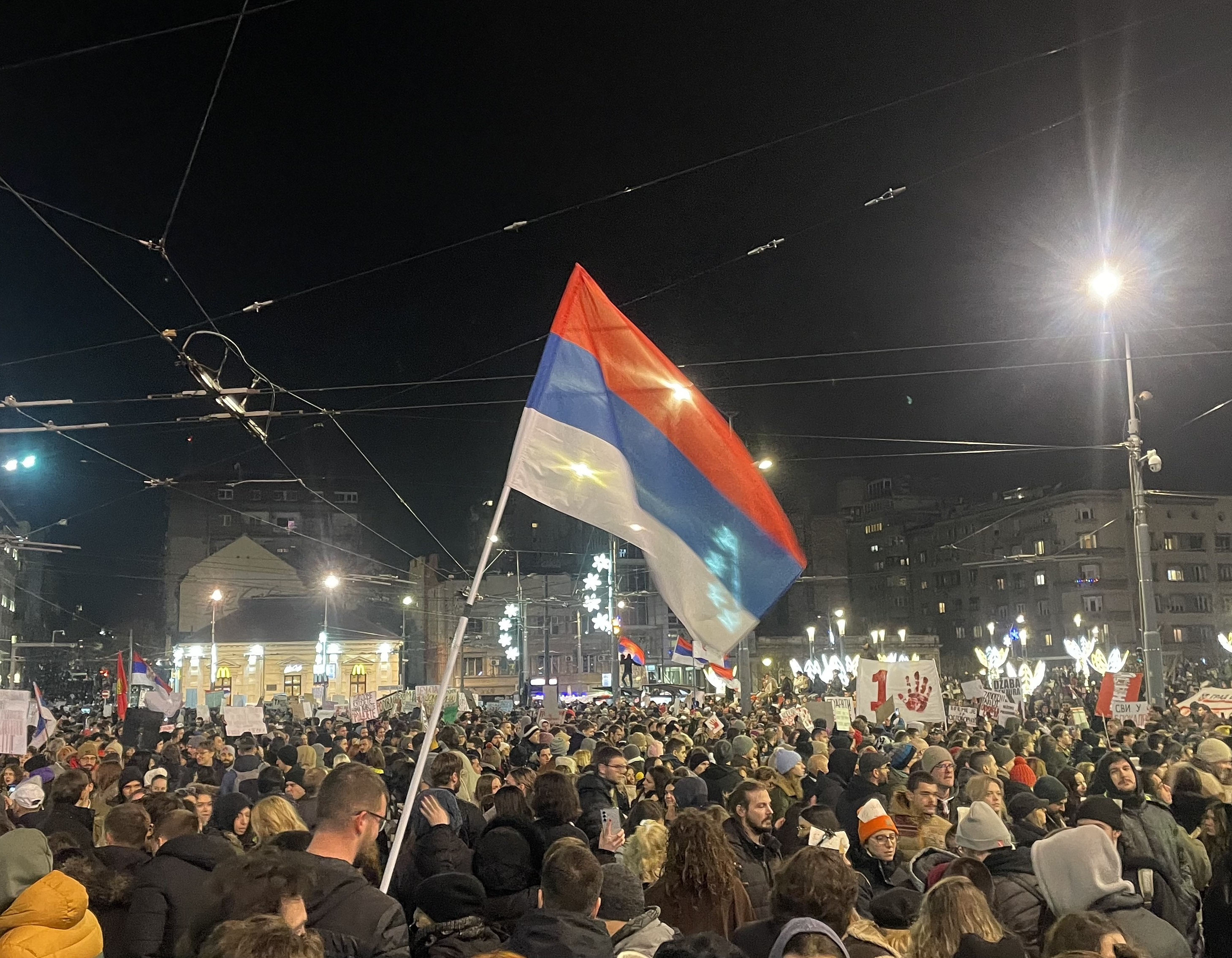 «Ή Σερβία ή Μαφία»: Το φοιτητικό σύνθημα που έριξε τον Βούτσιτς