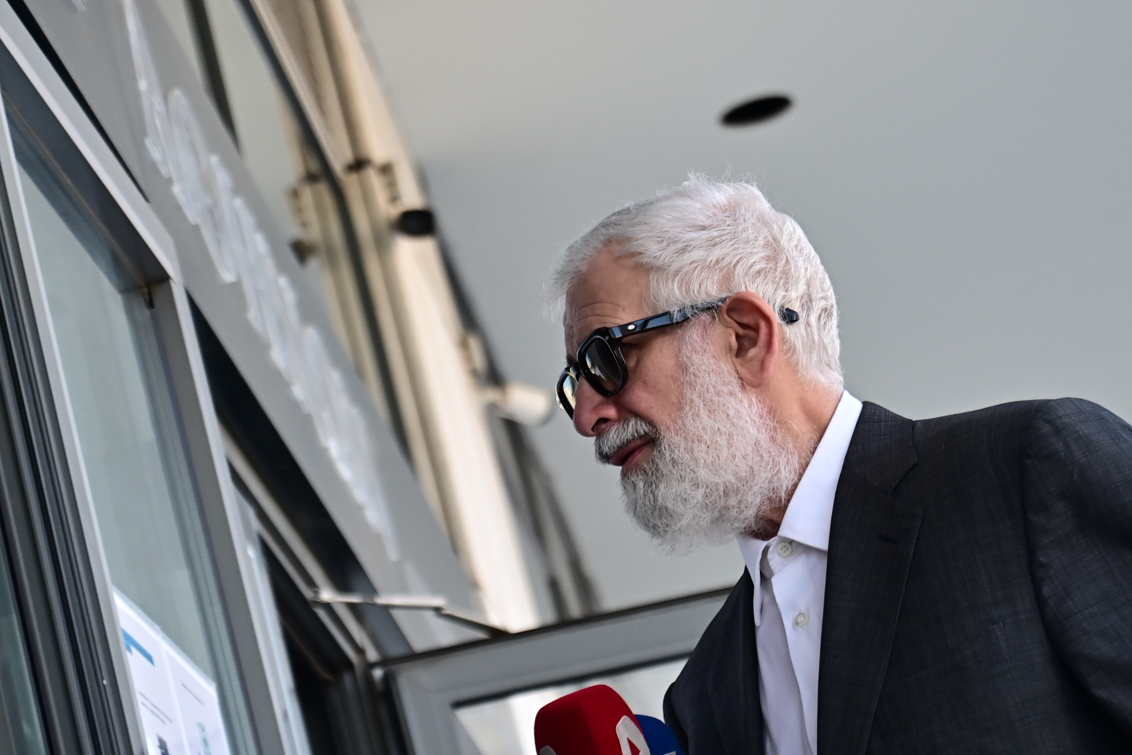 «Έπραξα κατά συνείδηση, δεν είμαι Θεός»: Ένταση στο δικαστήριο μετά την καταδίκη καταγγέλλουσας Φιλιππίδη
