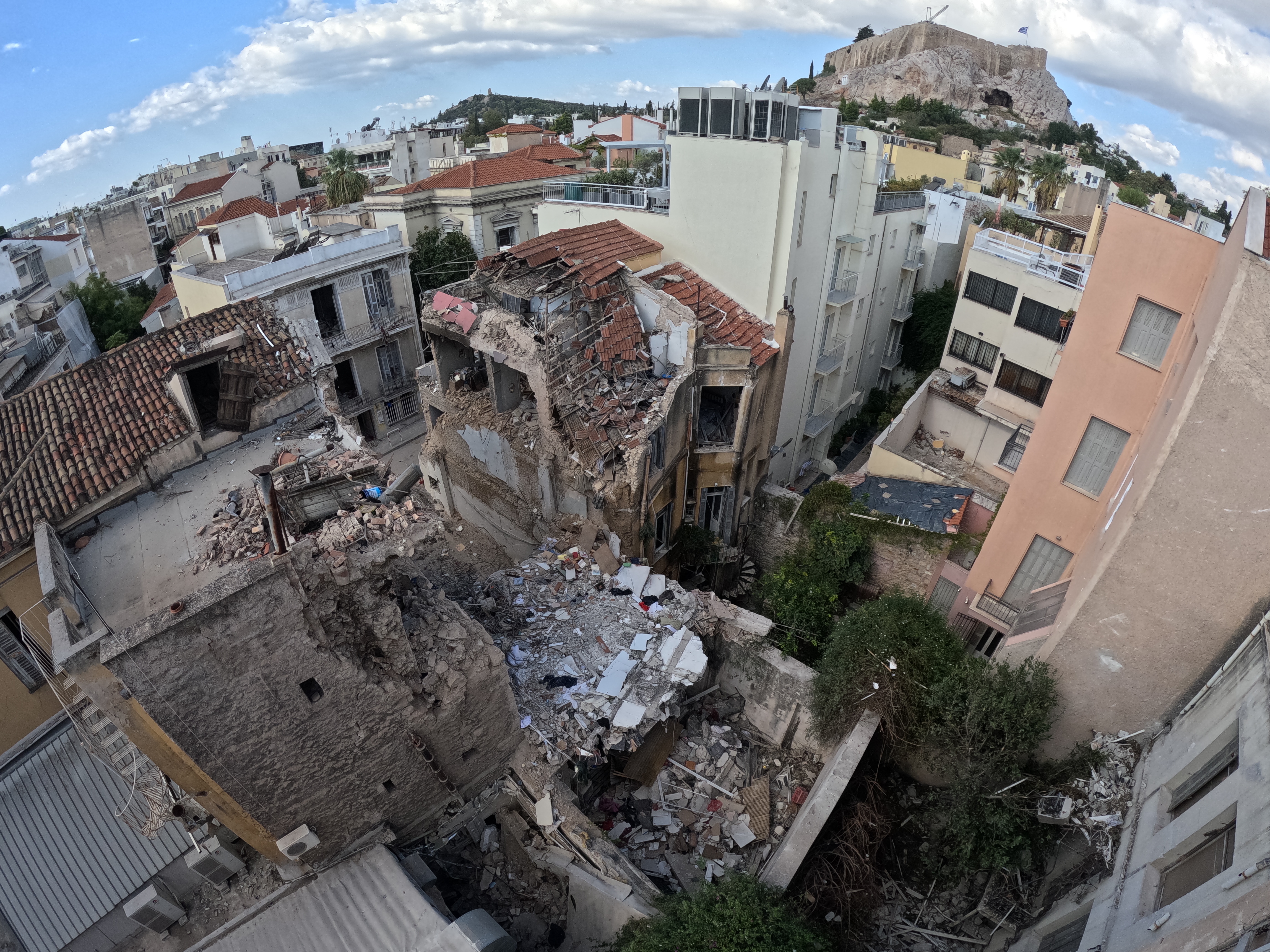 Το βίντεο που «έδεσε» τους κλέφτες χαλκού στην Πλάκα - Καρέ-καρέ η είσοδος και η διαφυγή τους