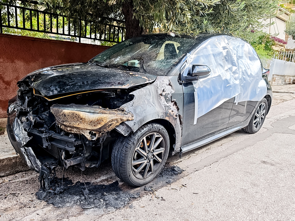 Γλυφάδα – Ν. Ηράκλειο: Αξιωματικός του ΠΝ πυρπόλησε σπίτι και ΙΧ πρώην συντρόφων του | Επικαιρότητα στο LivePress.gr
