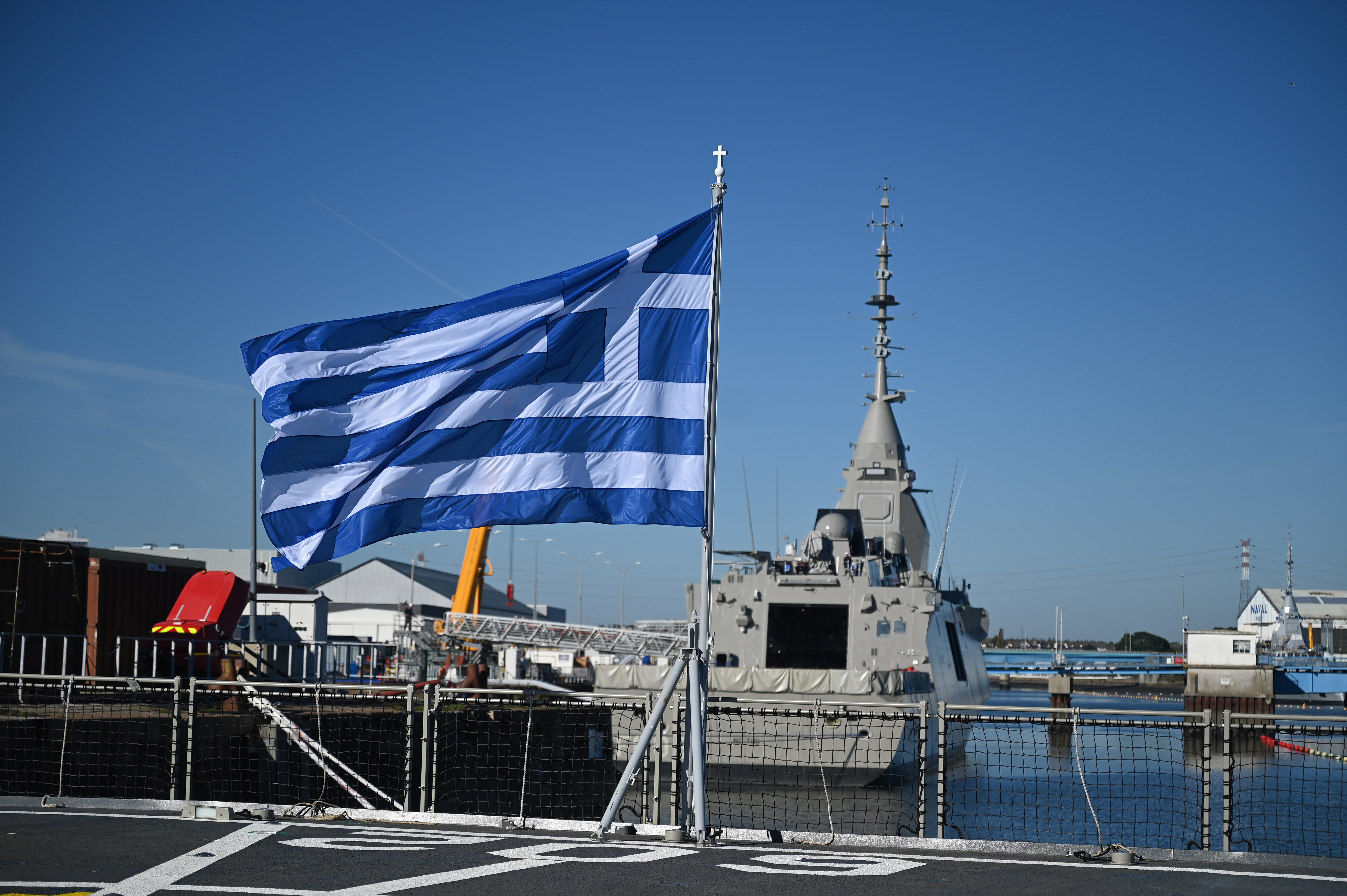 Ο «Νέαρχος» στην Ελλάδα: Τα μηνύματα Δένδια, οι Belharra του 2030 και η στρατηγική συμμαχία με τη Γαλλία