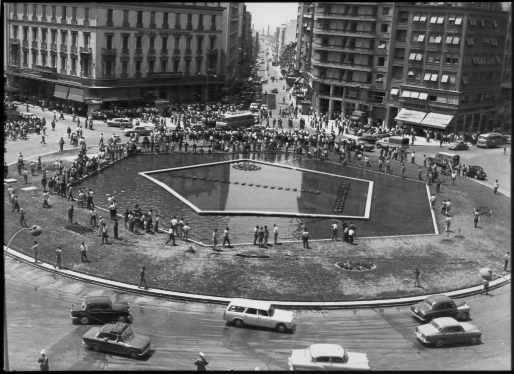 Η καρέκλα του Αντρέα και το παλτό της Ραΐσα