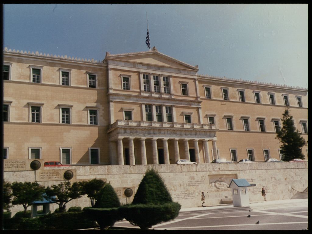 Με 155 «ναι» ψηφίστηκε ο κρατικός προϋπολογισμός – 134 «όχι» και 1 «παρών»