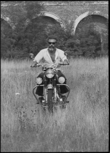 Ζορζ Μουστακί: Περιπλανώμενος Ιουδαίος, έλληνας βοσκός