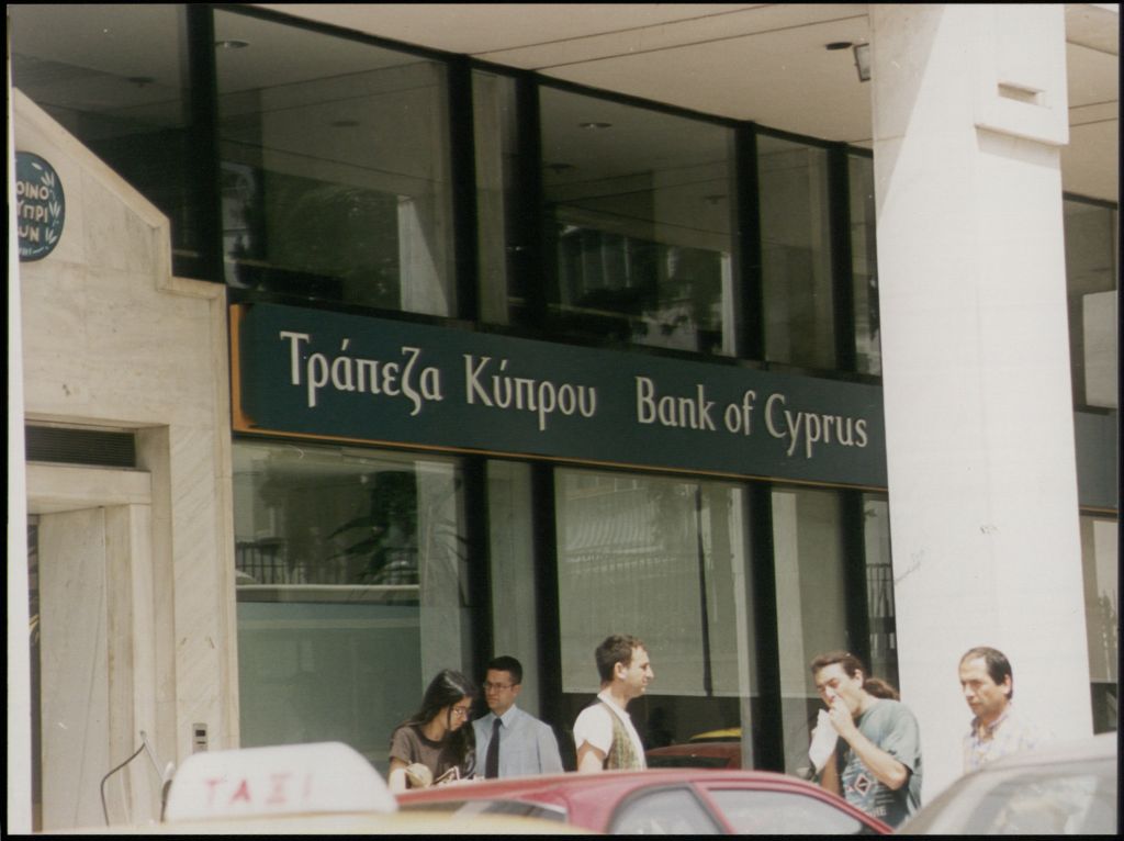 Απειλούν να φύγουν από την Τράπεζα Κύπρου οι ζημιωμένοι καταθέτες