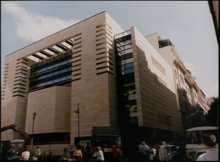 Σε μεγάλη αύξηση κεφαλαίου προχωρά η Εθνική Τράπεζα