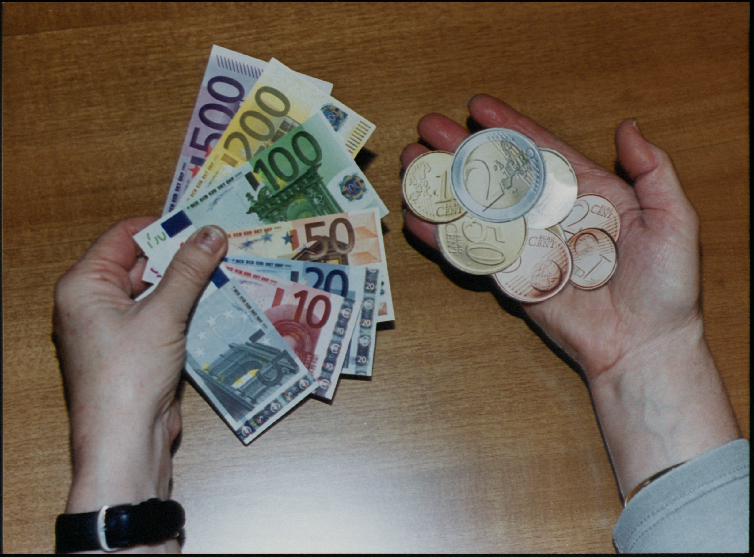 Στην καταβολή κοινωνικού μερίσματος 450 εκ. ευρώ προχώρησε η κυβέρνηση